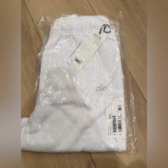 *New W/ Tag* Alo Accolade Sweatpant - White (M) - Picture 2 of 4